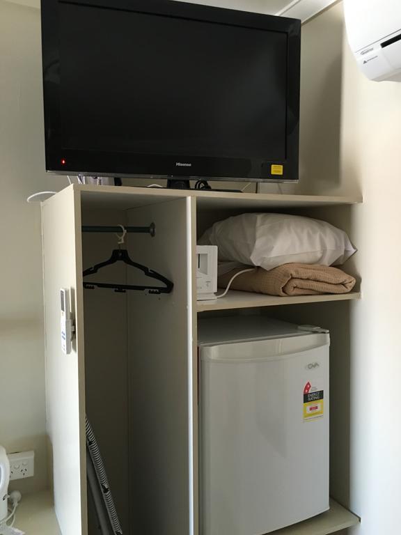 Plantation Park Motor Inn Ayr Room photo