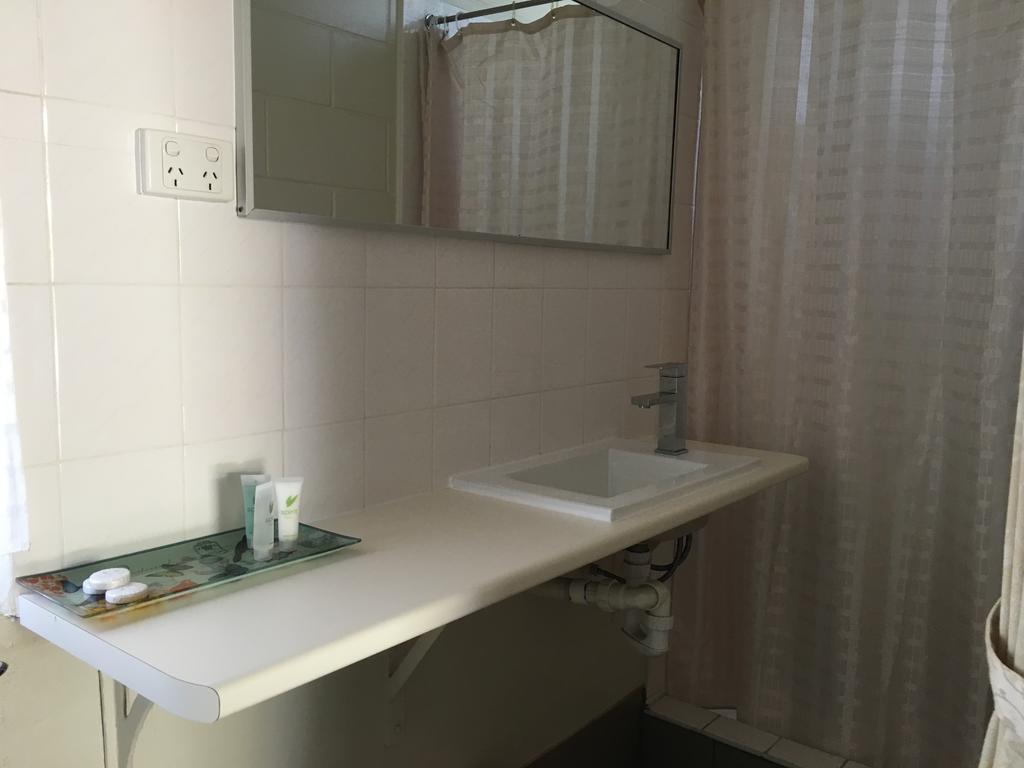 Plantation Park Motor Inn Ayr Room photo