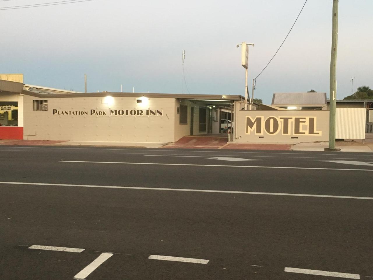 Plantation Park Motor Inn Ayr Exterior photo